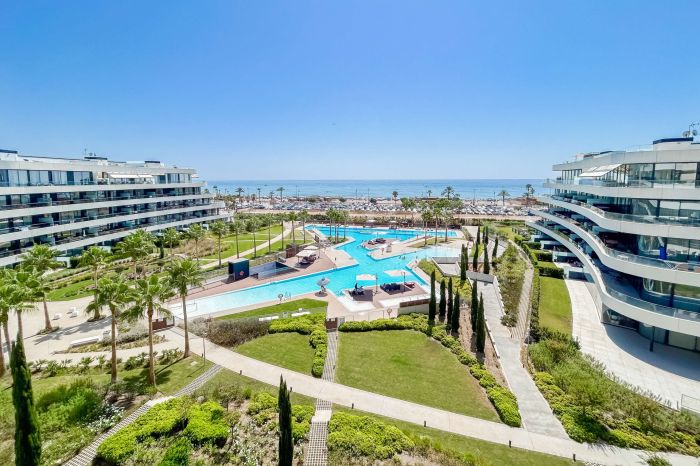 Ático dúplex excepcional con piscina privada en el prestigioso Residencial Nereidas