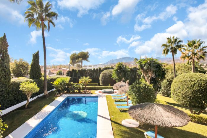 Luxury 4-Bed Villa for Sale in Alta Vista, San Pedro de Alcantara – Near Beach & Golf