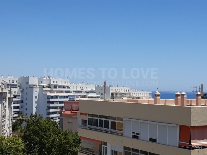 Impresionante y espacioso apartamento de 2 dormitorios en el corazón de Marbella
