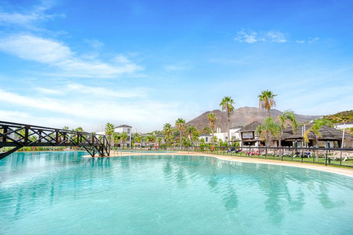 Stilvolle südseitige Drei-Zimmer-Wohnung mit spektakulärem Meerblick in der renommierten Mirador de Estepona Hills