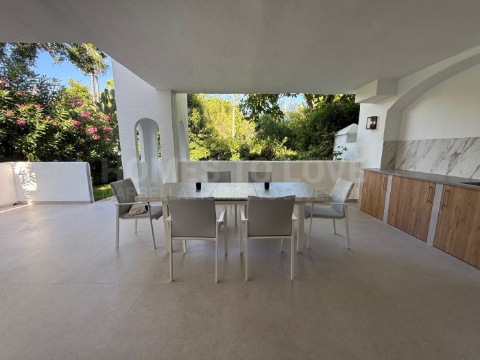 Ground floor apartment with large terrace and garden