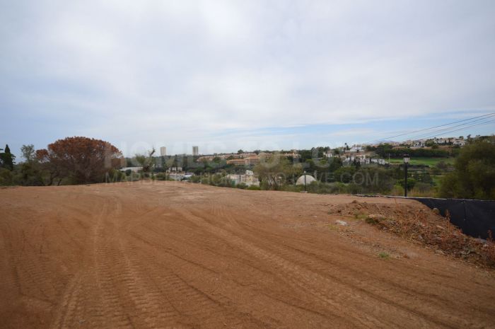 Plot на продажу в Elviria, Marbella East