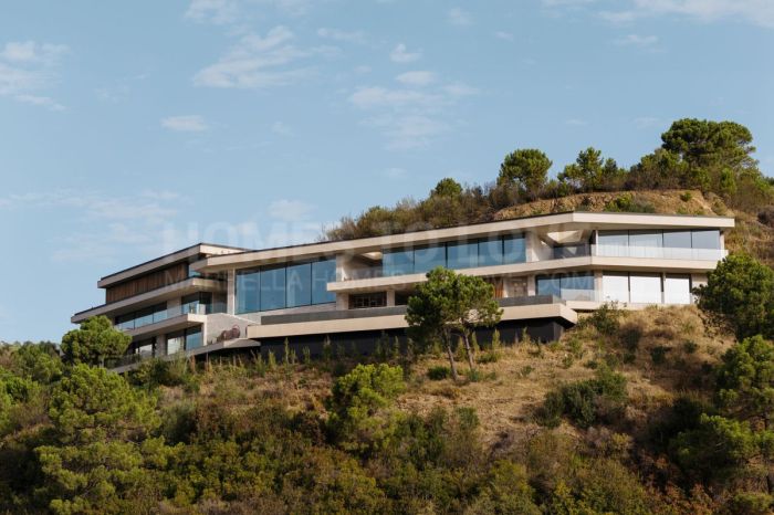 Villa for sale in Benahavis