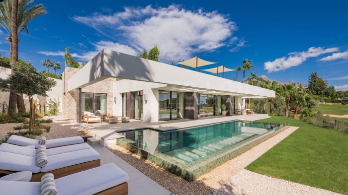 Villa for sale in Nueva Andalucia, Marbella