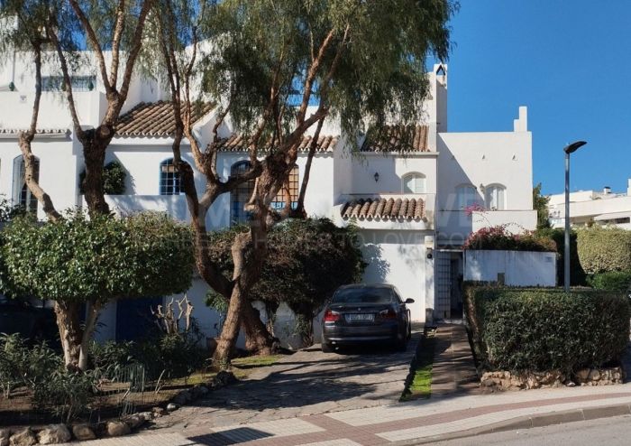 Adosado en venta en Nueva Andalucia, Marbella