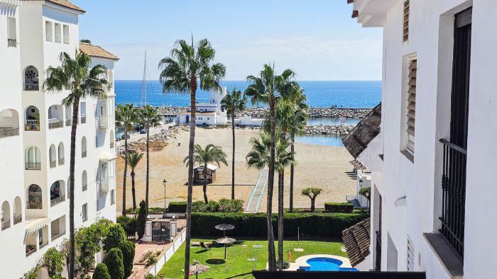 Amplio Apartamento de 1 Dormitorio en Complejo en Primera Línea de Playa