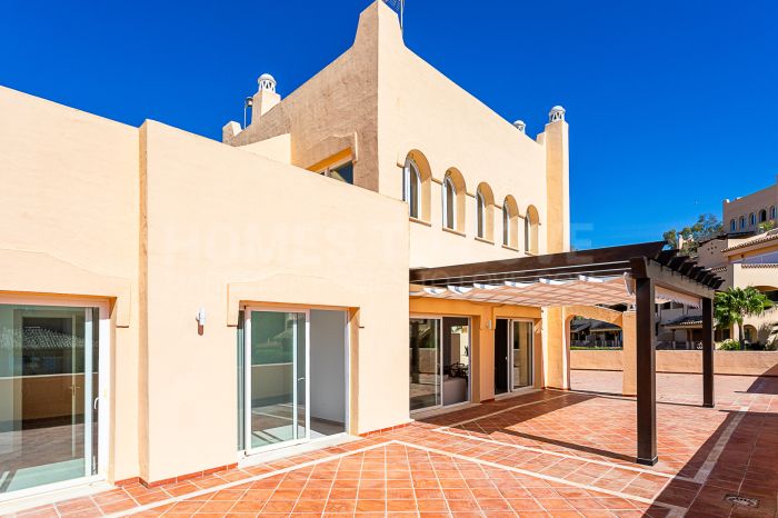 Luxueux Penthouse Entièrement Rénové à Santa María Village, Elviria  Valeur Exceptionnelle : Récemment réduit de 745 000 € !