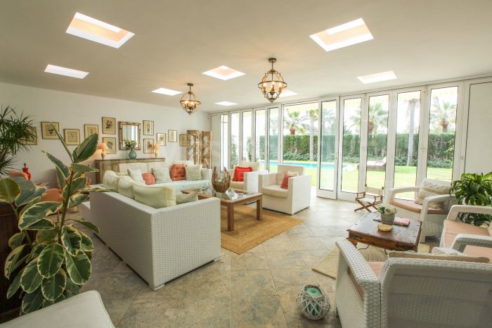 Impresionante villa de dos plantas con orientación suroeste en la prestigiosa Zona B