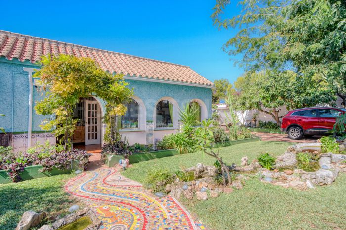 Unique opportunity – south-west facing house located in Marbella, close to local amenities