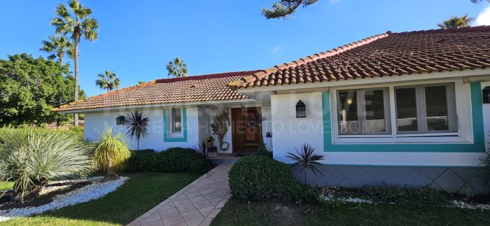 Spacious 7-Bedroom Villa with Pool in Sotogrande Costa (B-Zone)