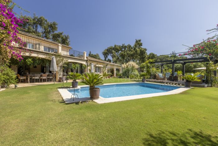 EXCLUSIVA VILLA ANDALUZA EN PARCELA DOBLE  JUNTO AL REAL CLUB DE VALDERRAMA-SOTOGRANDE ALTO