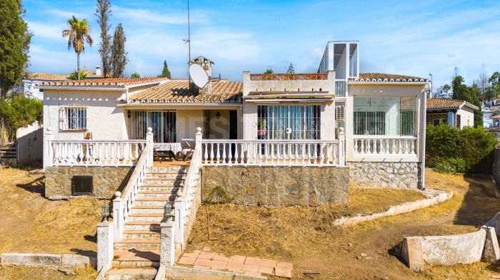 Gran oportunidad de renovación en el Parque Elviria con Apartamento de invitados totalmente renovado