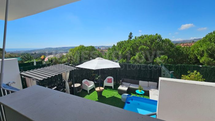 Appartement de luxe rénové à Doña Julia, Casares – 4 chambres, vue panoramique, jardin privé