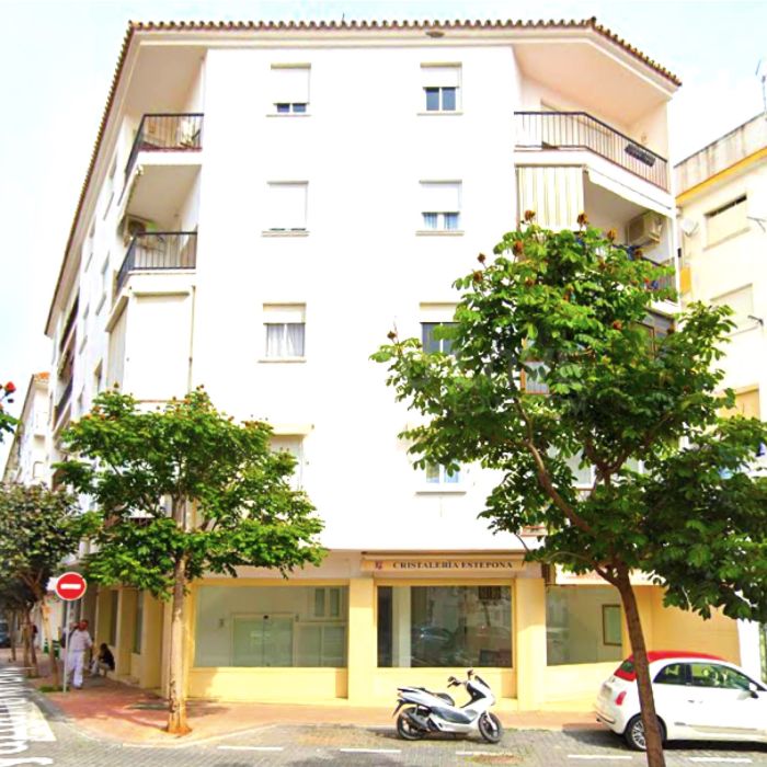 Amplio y Luminoso Piso de 3 Dormitorios en el Corazón del Centro de Estepona