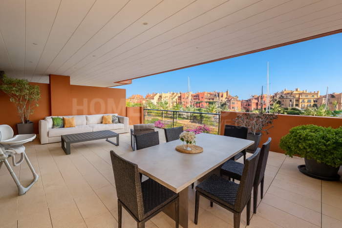 Excepcional apartamento esquinero de 3 dormitorios en Ribera del Marlín, Marina de Sotogrande