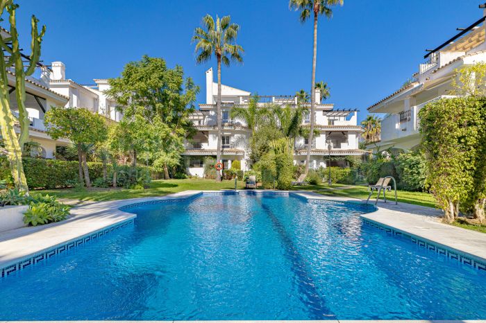 Апартамент на продажу в Los Naranjos de Marbella, Новая Андалусия