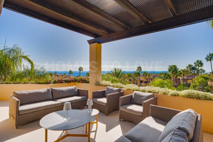 Schöne, Südwestlage, zwei Schlafzimmer Penthouse im renommierten Mansion Club, Marbella