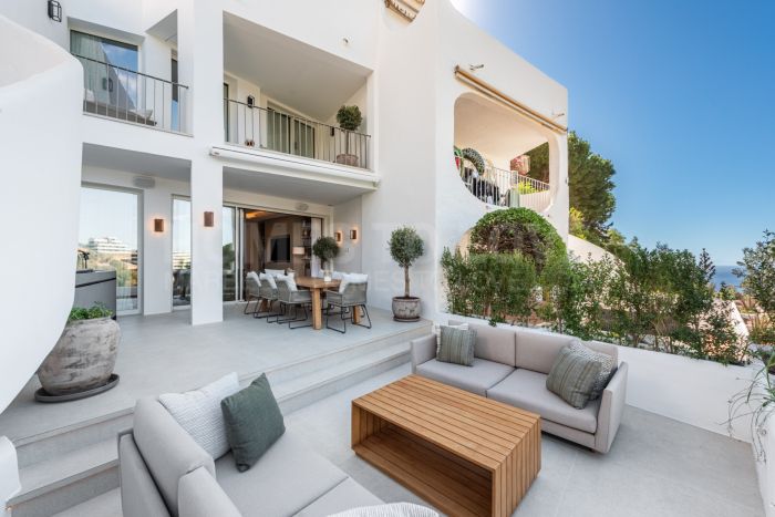 Spektakulös vollständig renoviertes Stadthaus in Altos de Los Monteros, Marbella Ost