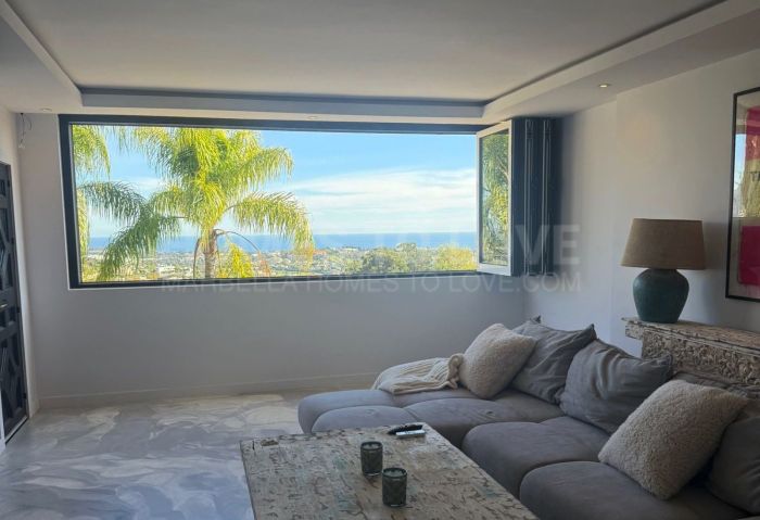 Impresionante apartamento totalmente renovado en Urbanización Las Colinas de Marbella 2