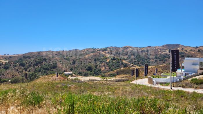 Plot with panoramic mountain views for sale in La Reserva de la Cala Golf