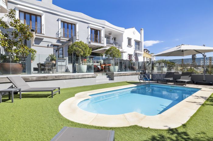 Таунхаус на продажу в Бенахавис