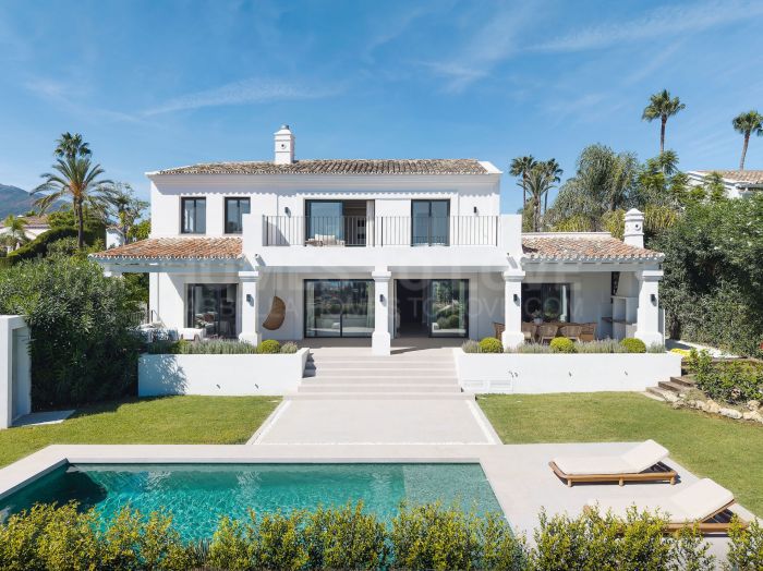 Exquisite villa with stunning sea views in Nueva Andalucía