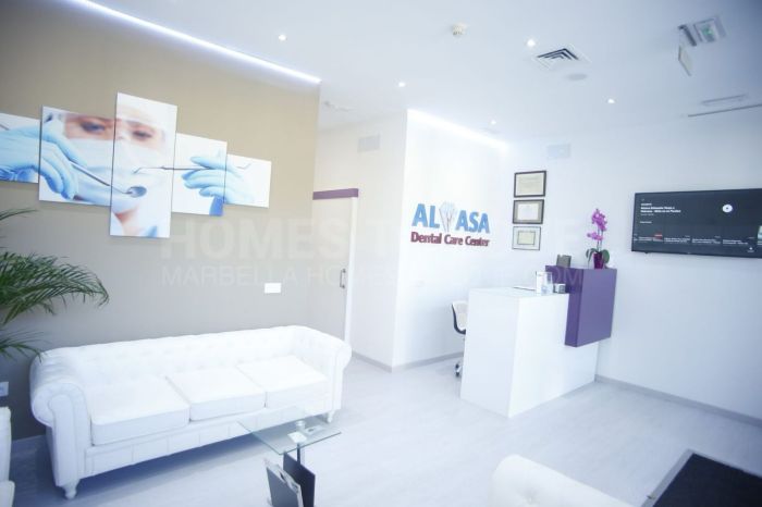 Einzigartige Gelegenheit, das Mietrecht einer voll funktionsfähigen Zahnarztpraxis im Herzen von Puerto Banús zu übernehmen!