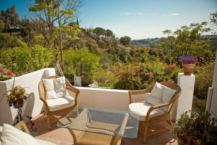 Encantadora villa de estilo andaluz en Las Lomas, El Padrón – Estepona