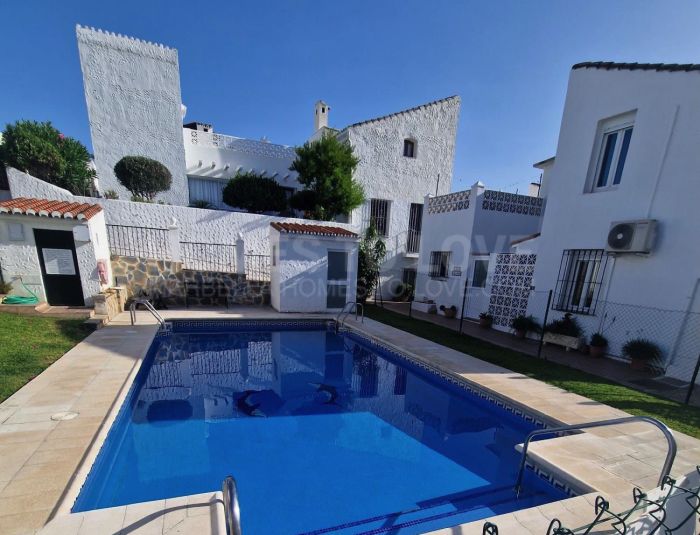 дом на продажу в El Padron, Восточная Эстепона