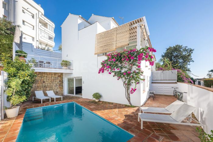 Sunny Semi-Detached Villa with Private Pool Near Guadalmina Golf Club