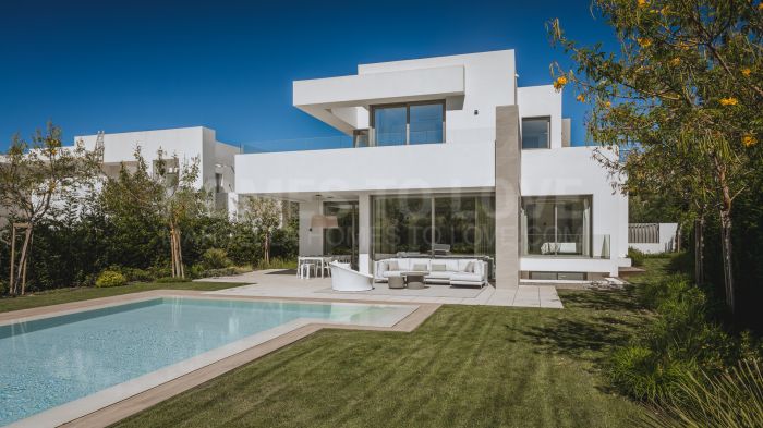 Impresionante Villa Contemporánea en El Paraíso, New Golden Mile, Marbella