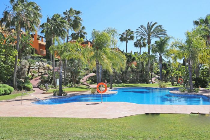 Superbe trois chambres, maison de ville orientée sud à Paraiso Bellevue, à El Paraiso sur le New Golden Mile