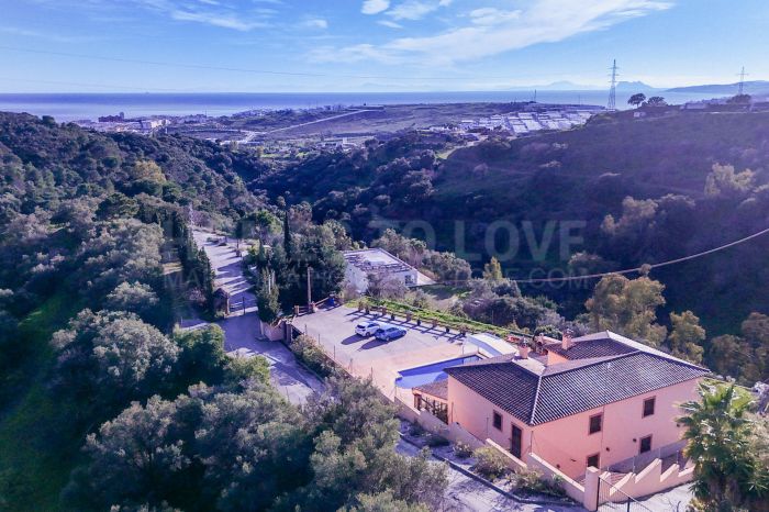 Villa con vistas al mar, grandes parcelas y un potencial infinito – La Pantoja, Colinas de Estepona