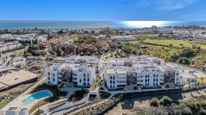 Zeitgenössische Eckwohnung im Erdgeschoss in Cancelada, Estepona Ost