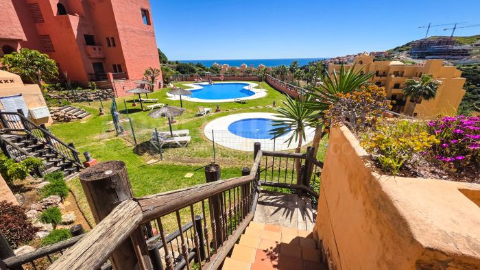 Appartement en rez-de-chaussée avec grande terrasse et vue sur la mer à La Duquesa