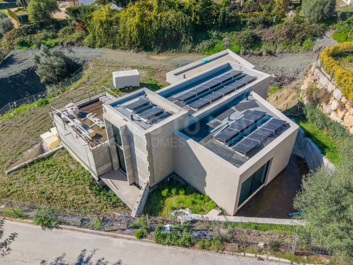 Вилла на продажу в La Alqueria, Бенахавис