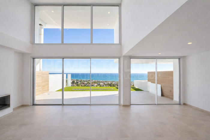 Exceptional 3-Bedroom Duplex with Panoramic Sea & Gibraltar Views - Infinity Alcaidesa