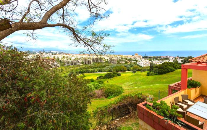 Espectacular Dúplex – Vivienda de Diseño Totalmente Reformada con Vistas al Golf y al Mar