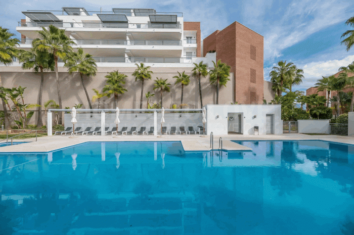 Lujoso y espacioso apartamento de 3 dormitorios en planta baja en Avalon, Los Arqueros Golf