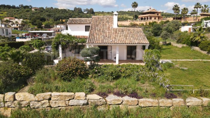 Spectacular Villa for Sale in Guadalobón, Valle Romano, Estepona, Close to the Marina