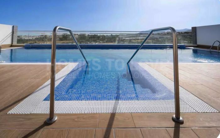 Piso Amueblado Moderno de 2 Dormitorios con Piscinas Infinity en Azotea