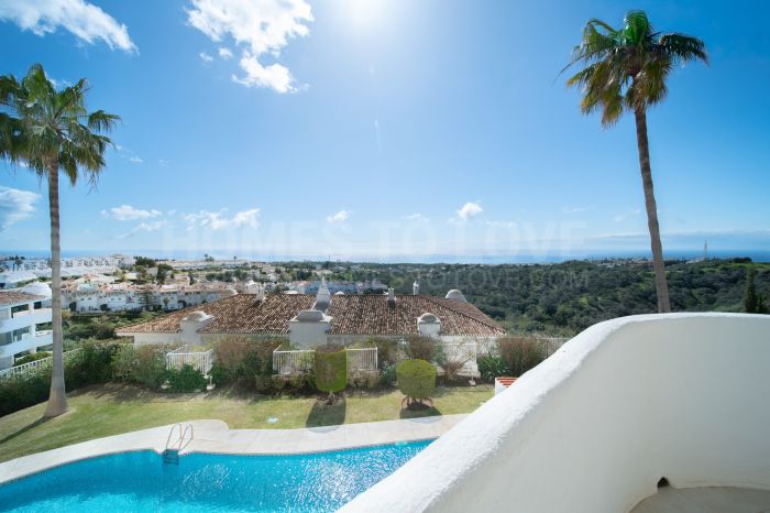 Apartamento con vistas panorámicas al mar en Calahonda
