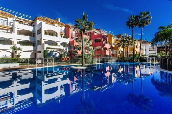 Spacious Duplex Apartment with Large Terraces & Solarium – Golden Mile