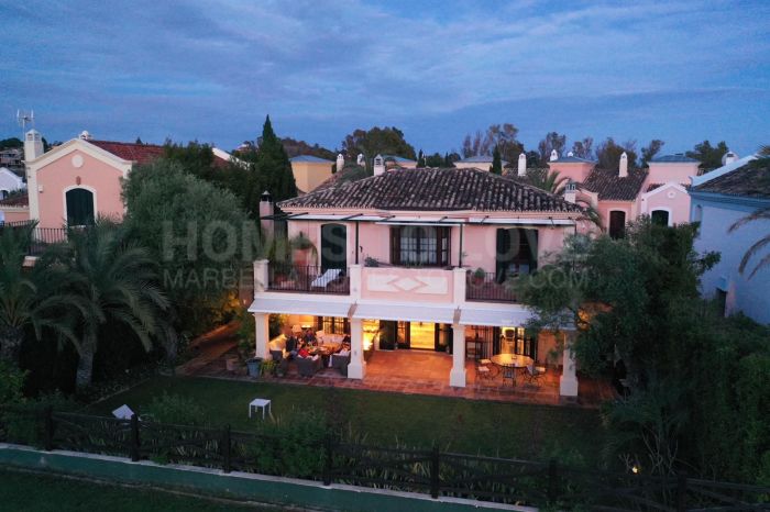 Villa with private pool on the golf course front line – Isla de Guadalmina, Guadalmina Alta