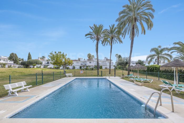 Top-Floor 2 Bedroom Apartment with South Facing Terrace for Sale in Nueva Andalucía, Marbella