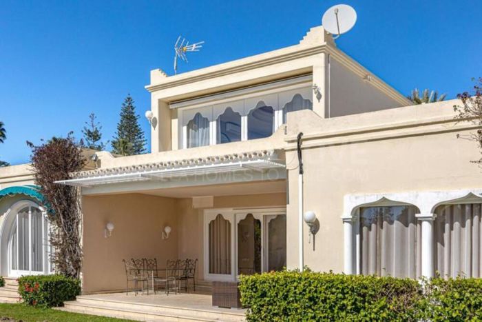 Exclusive Villa Retreat with Panoramic Views in the Heart of Estepona East