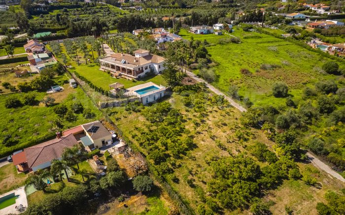 Encantadora finca rústica con vistas panorámicas en El Padrón, Estepona este