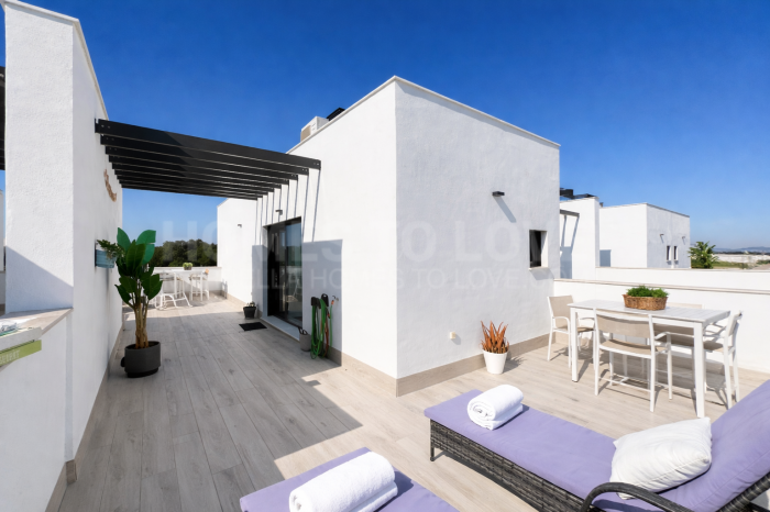 Impresionante casa adosada de 4 dormitorios en primera línea de golf con vistas panorámicas en San Roque Club