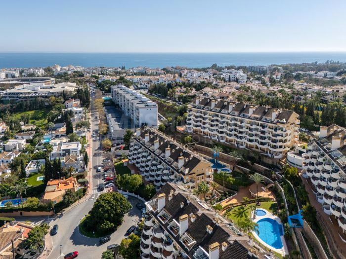 Charmantes 2-Schlafzimmer-Duplex nahe Puerto Banús – Terrasse, Meerblick & Vermietungslizenz