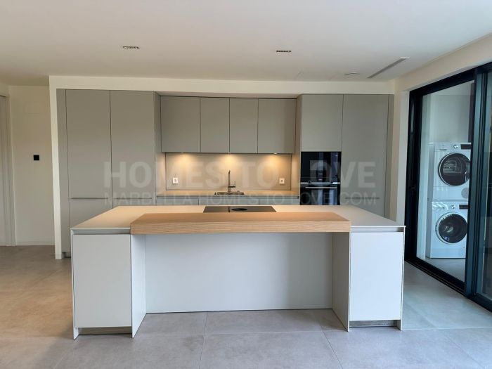 Апартамент на нижнем этаже на продажу в Сотогранде